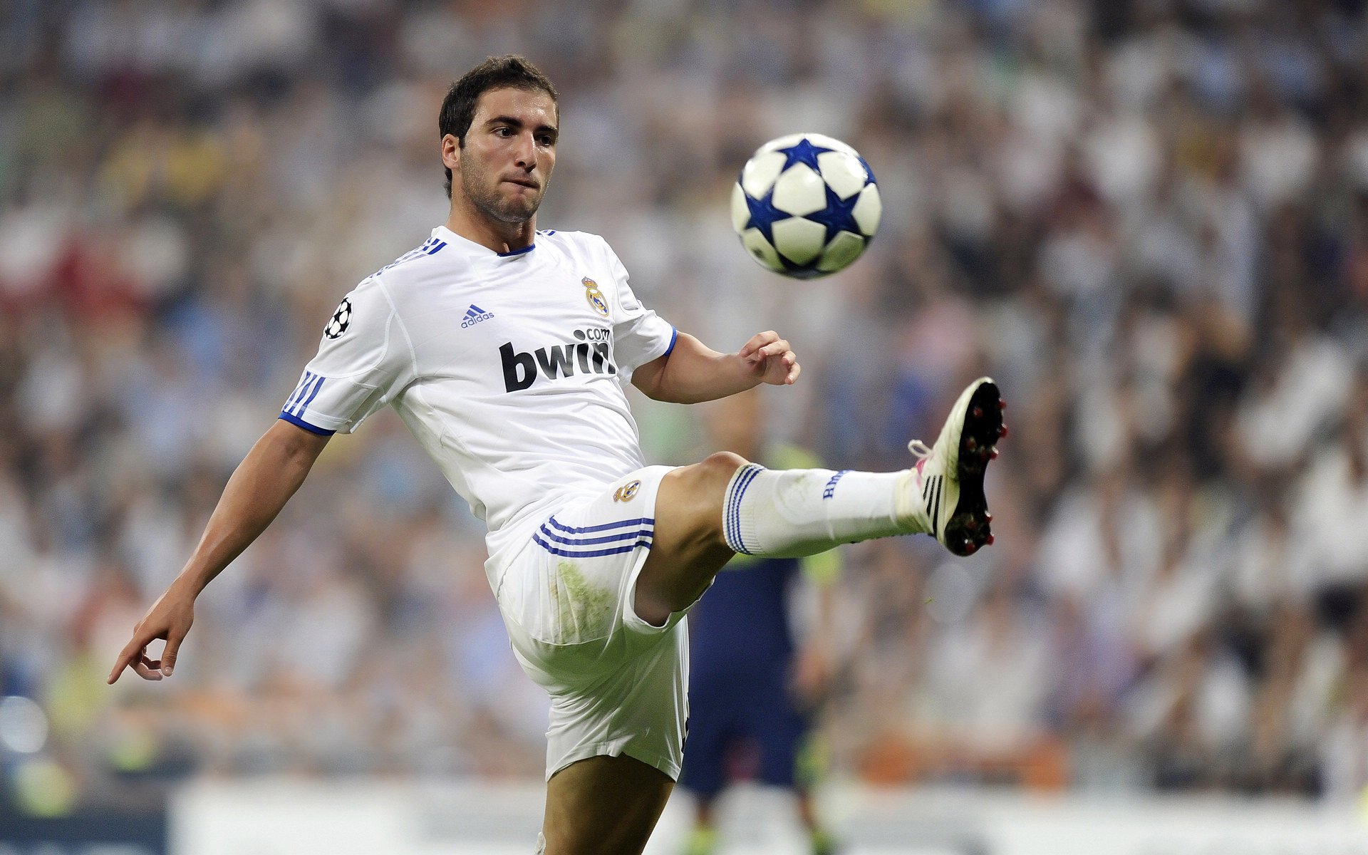 姆巴佩重要时刻重要助攻,TL带队取胜!热度持续攀升