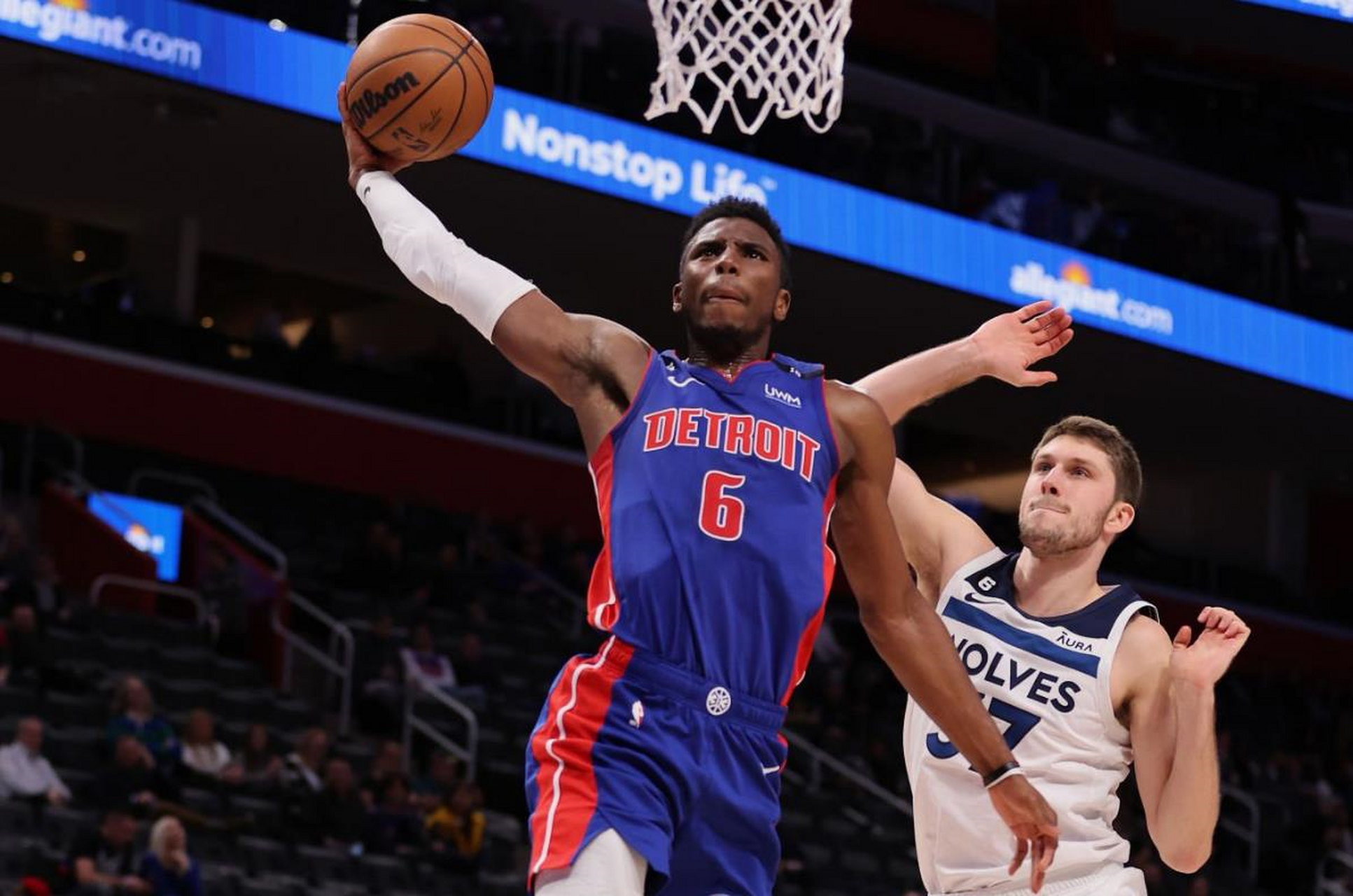 若昂·菲利克斯复出首秀出彩，明尼苏达森林狼主场小胜休斯顿火箭，豪取20连胜(若昂菲利克斯)